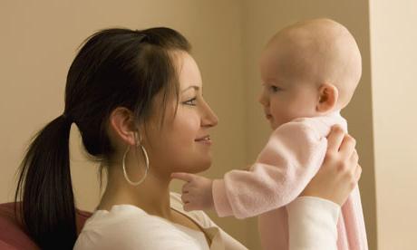 علاوة المحافظ على ولادة الطفل والمدفوعات الأخرى للوالدين الشباب